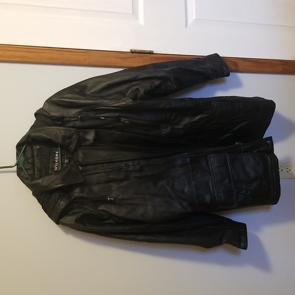 Men's bkack Leather Coat from Wilson's. Size Large